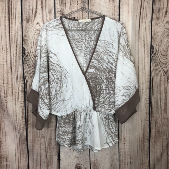 Love Stitch Tops - 🔮4/$10🔮 Loves Stitch White Kimono Sleeve Top S